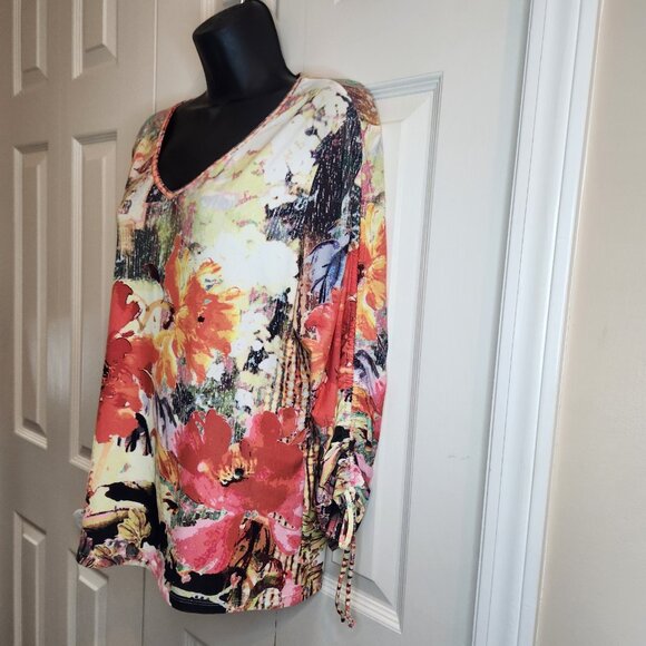 [M] Christopher & Banks Art Design Women's Top Size Medium Adjustable Sleeves - Picture 2 of 10